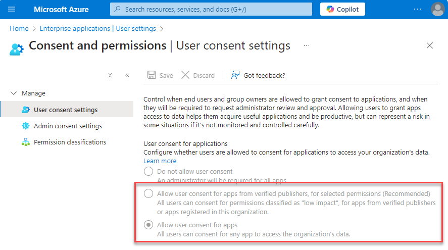 この図は、Azure portalの［ユーザーの同意設定］ページを示しています。2つのオプションが強調表示されています。［確認済みの発行元からのアプリに対して選択されたアクセス許可を与えることへのユーザーの同意を許可する］オプションでは、Azure管理者がInformaticaアプリケーションを承認する必要があります。［アプリに対するユーザーの同意を許可する］オプションでは、Azure管理者の承認は必要ありません。